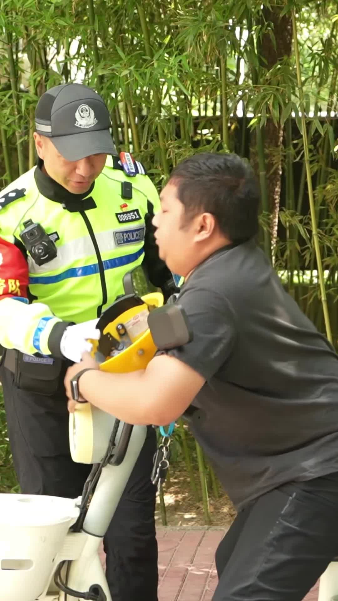 安全帽≠安全头盔，糊弄事=糊弄自己，一旦遇到关键时刻准掉链子，会危及自己的生命！